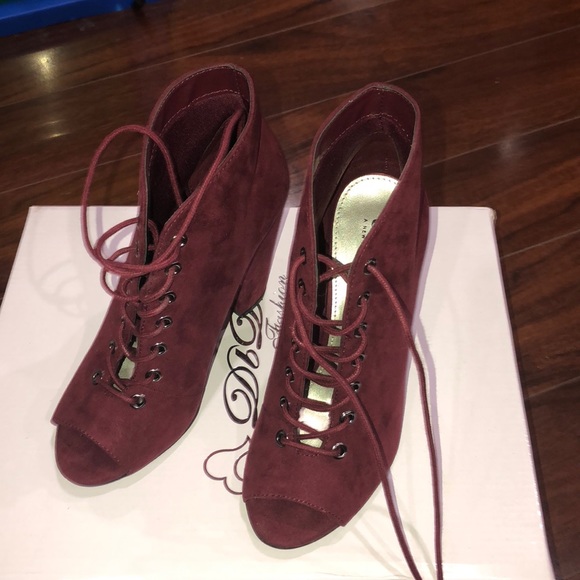 Wine open toed lace booties - Picture 2 of 5